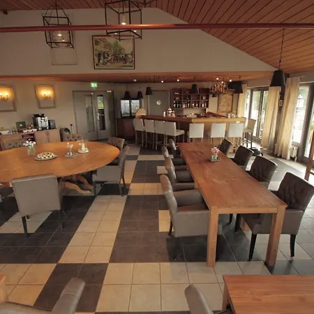 Human & Horse Otel Kootwijkerbroek