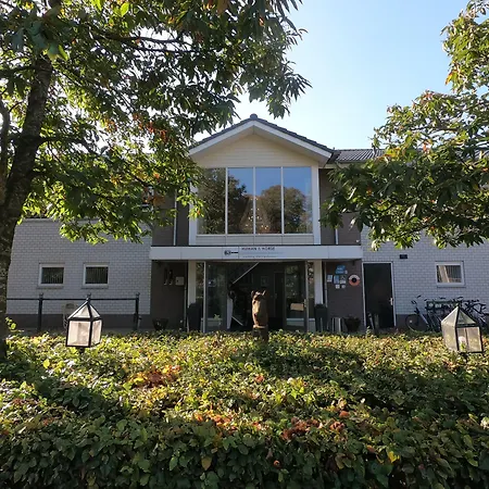 Otel Human & Horse 3*