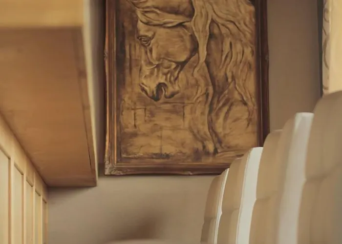 Отель Human & Horse