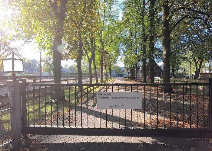 Hotel Human & Horse 3*