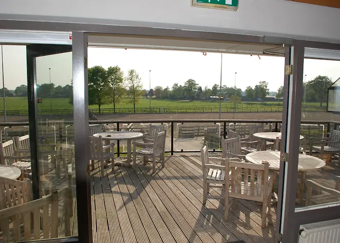 Human & Horse ホテル