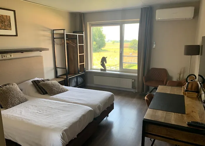 Human & Horse Hotel 3*